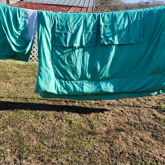 King/queen size comforter with matching pillow shams and bedskirt - Picture 12 of 15